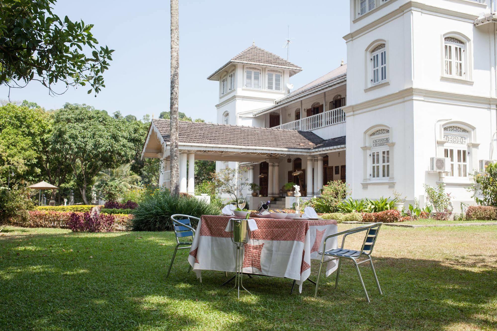 Hotel Manor House à Embulpure Extérieur photo